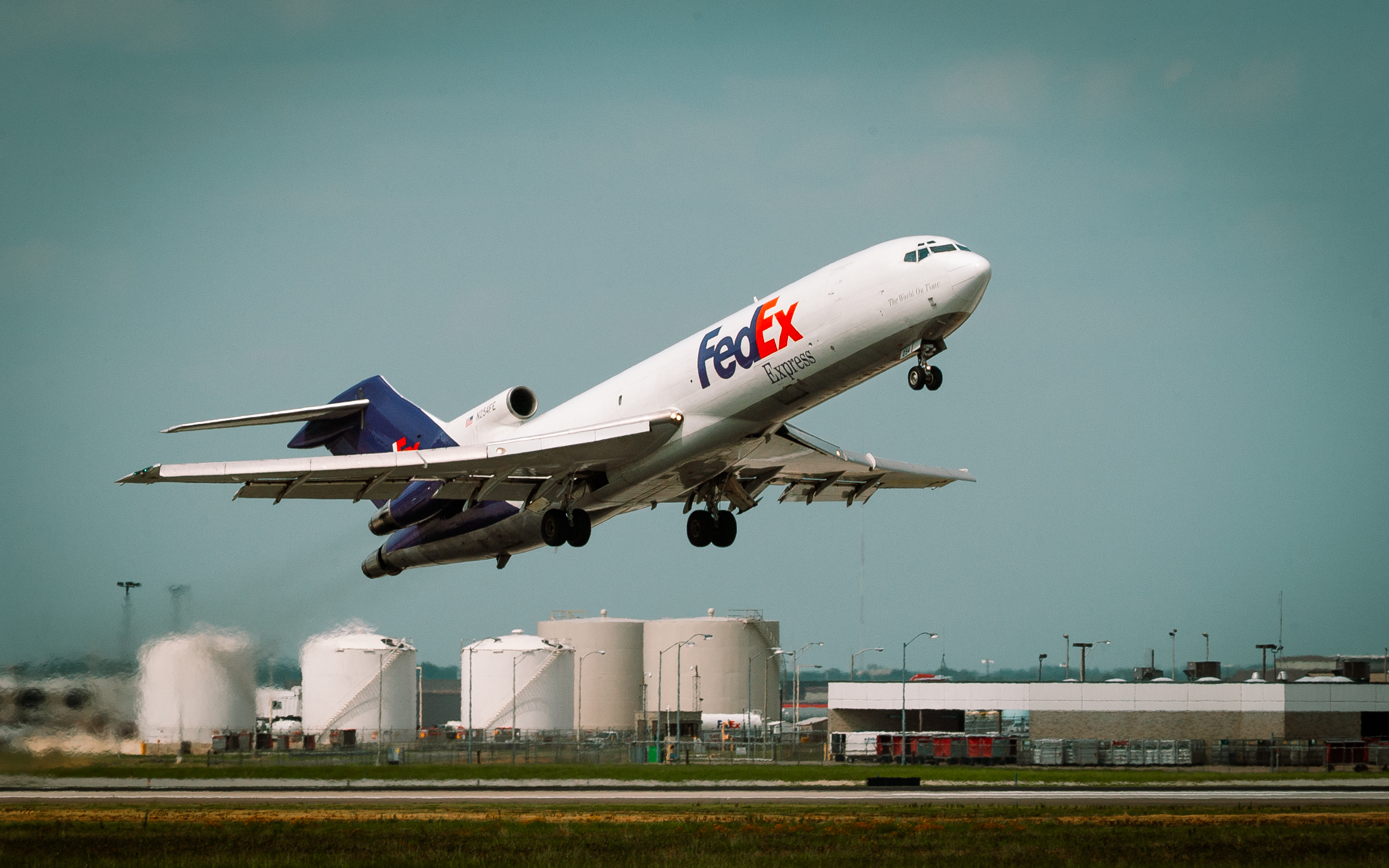 Vintage FedEx Boeing 727 and DC-10’s at Memphis
