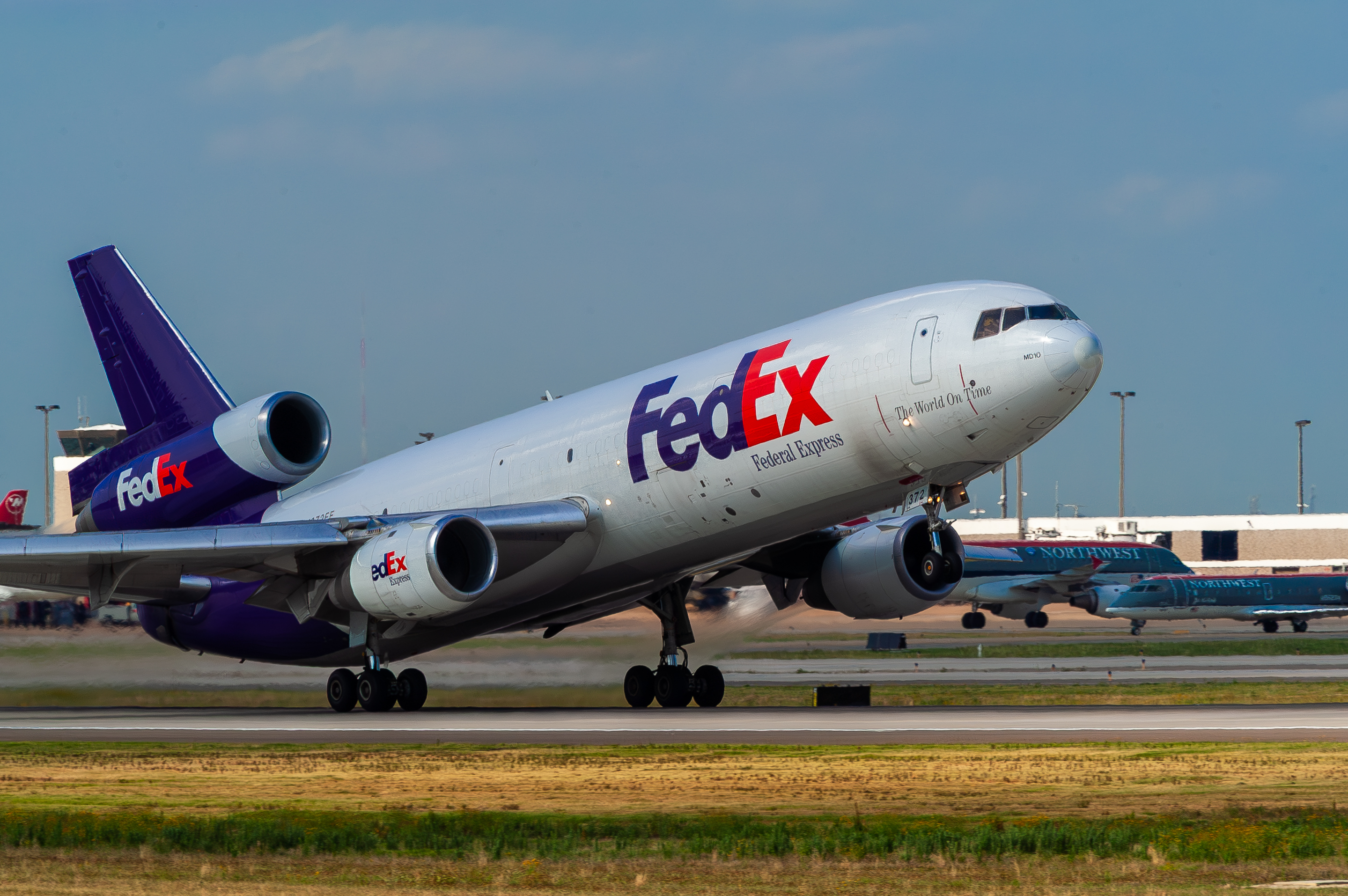 FedEx MD-10 N372FE on Takeoff Rotation in Memphis 2003